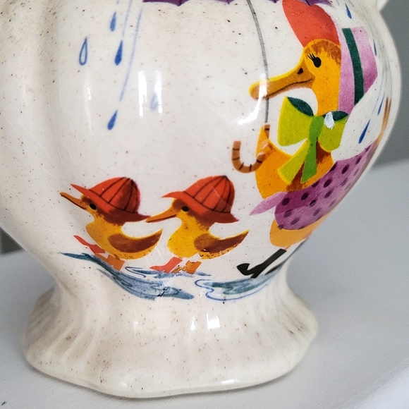 Rare Vintage 1975 Arnels Ceramic Pitcher with Duck Family in the Rain 🐥☔ - Picture 7 of 11